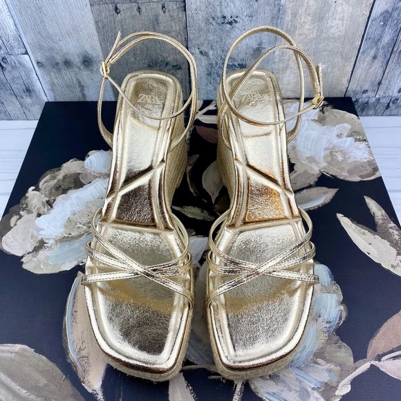 ZARZ Gold Metallic Wedge Strappy Sandals in Gold Size 10. - Picture 3 of 9